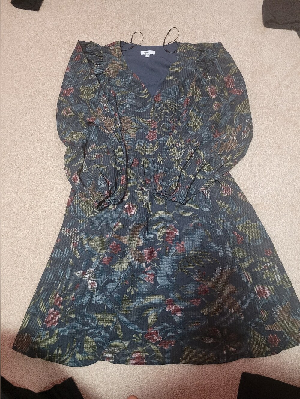 Reitmans Navy Floral Long Sleeve V-Neck Dress
